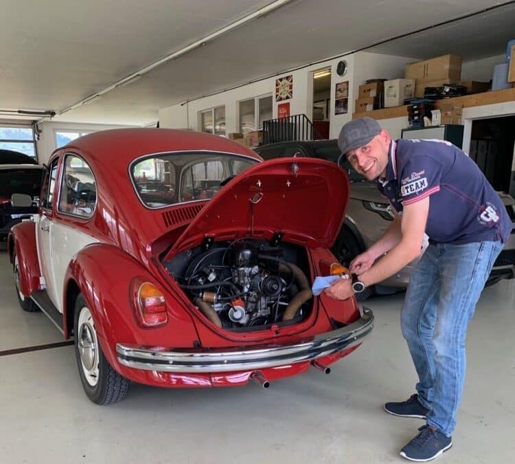 Mit altem Blech und erfrischender Begeisterung am Oldtimertreffen in Adelboden