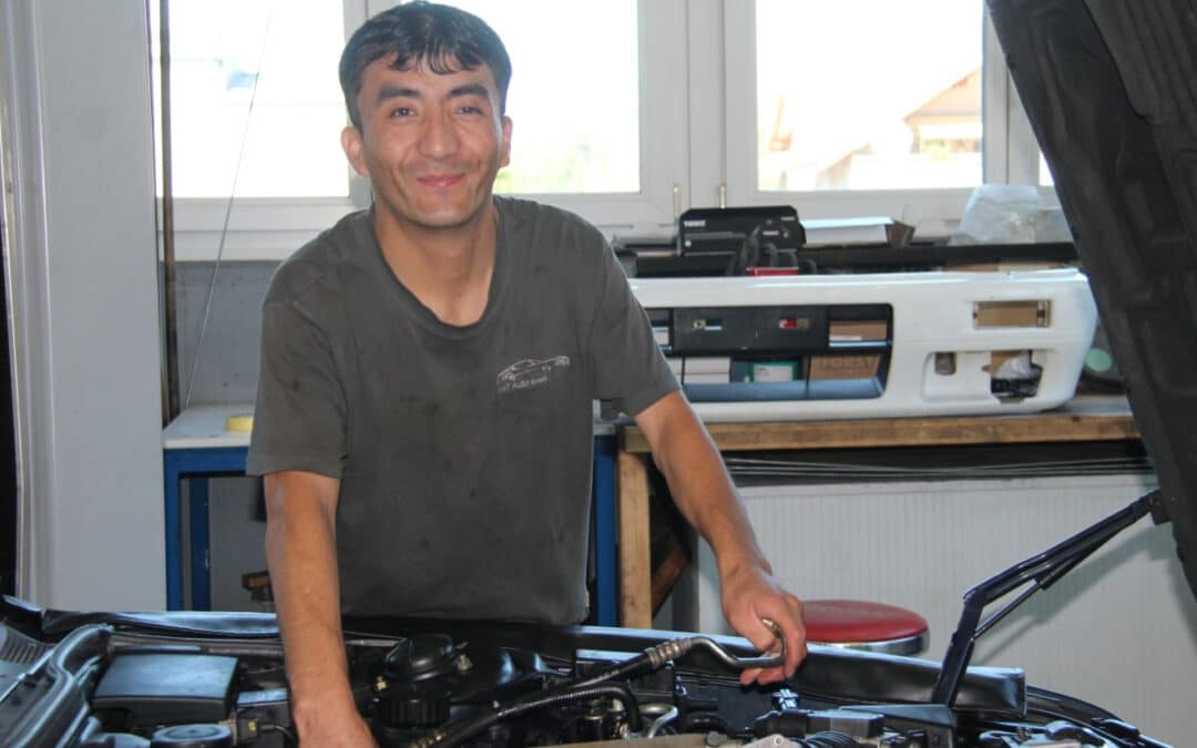 «Ich bin stolz und freue mich über den Lehrabschluss» – Gholam Akbari, Absolvent Lehre zum Automobil-Assistent EBA